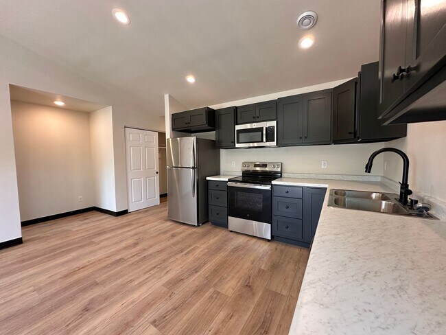 Building Photo - 507-509 Rustic Ridge Drive