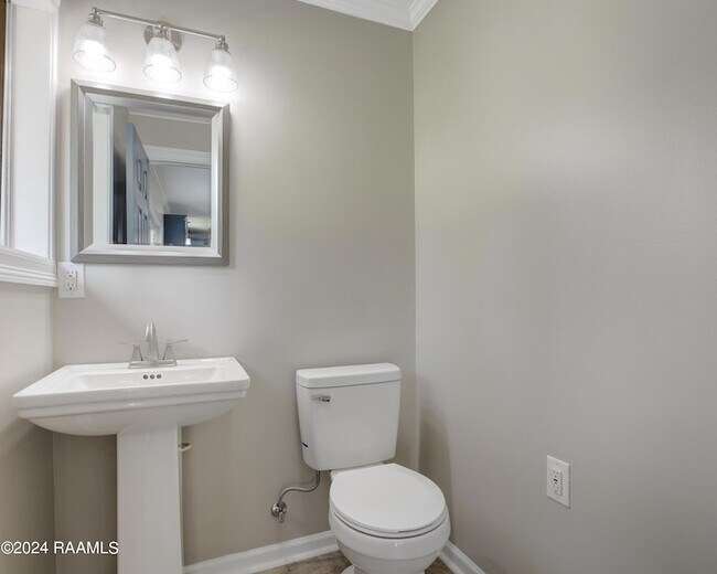 Building Photo - 113 Montgomery Dr