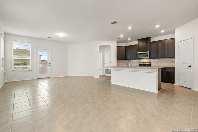 Building Photo - 246 W Flowing River Dr