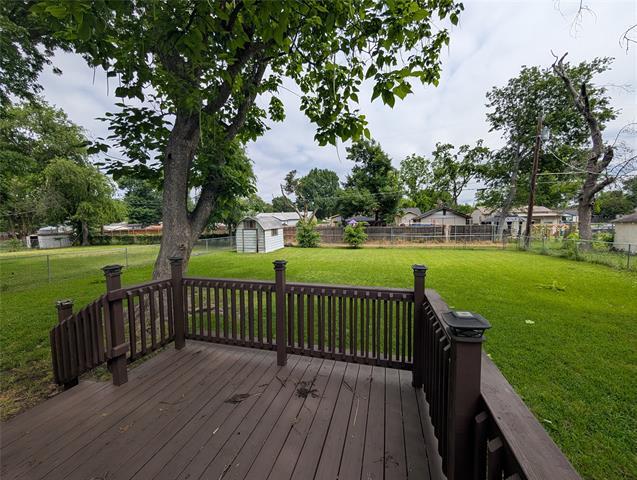 Building Photo - 1605 Maple Dr
