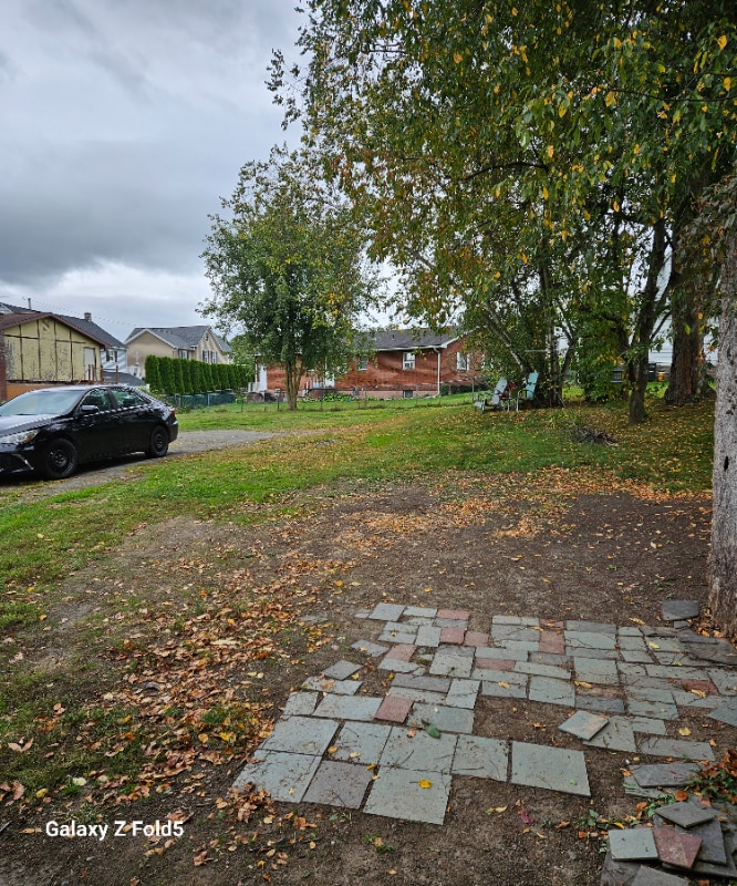 Building Photo - 833 N Valley Ave