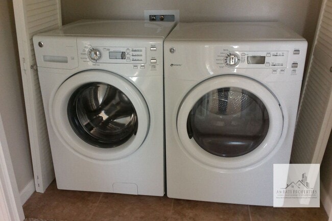 Building Photo - Beautiful 3 Bedroom 2.75 Bath Home in Harlan Ranch!