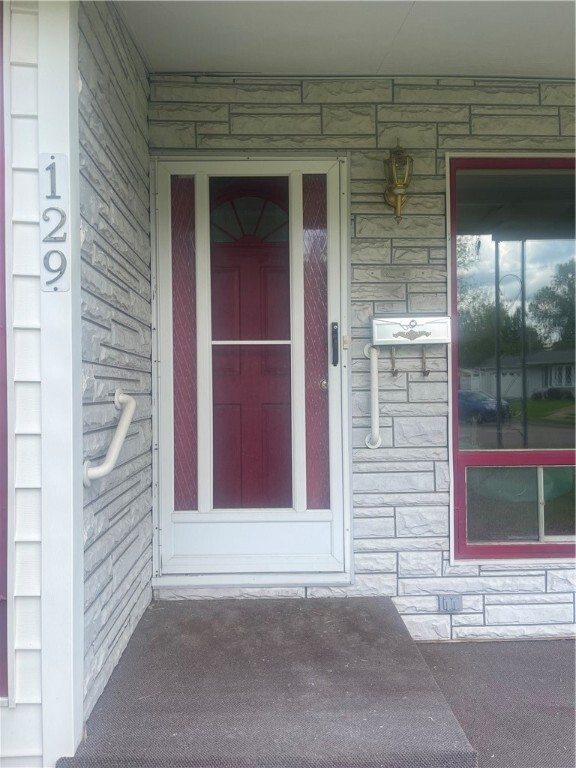 Primary Photo - 129 Matthew Cir