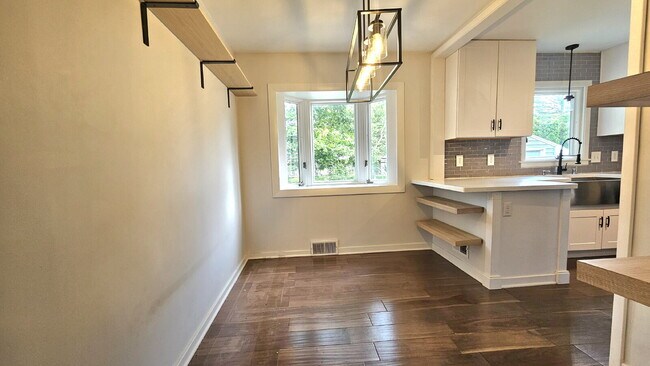 Building Photo - Beautiful 3-Bed, 3-Bath Haven with 1,901 Sq Ft of Comfort in St Louis Park with yard. 7/1/2026
