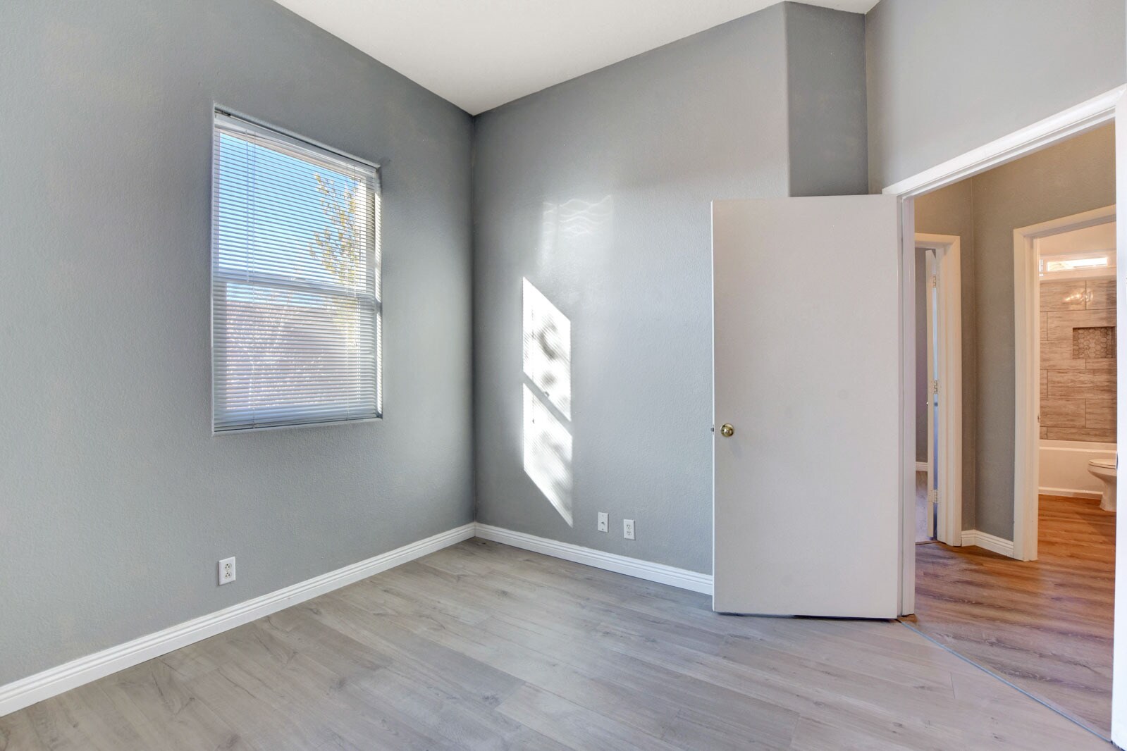 Building Photo - 2890 Red Rooster Ct