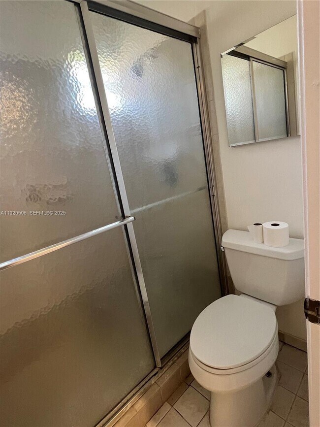 Building Photo - 11383 Lakeview Dr