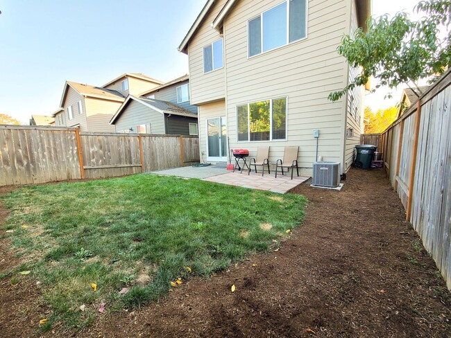 Building Photo - 4 bedroom/2.5 bath in Parkside Estates