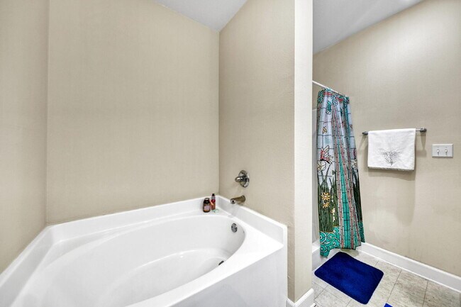Building Photo - 511 Arbor Lake Dr