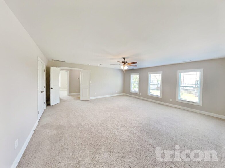 Building Photo - 70 Hilldebrant Dr