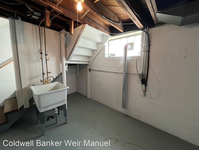 Building Photo - 3 br, 1.5 bath House - 337 Orange Street