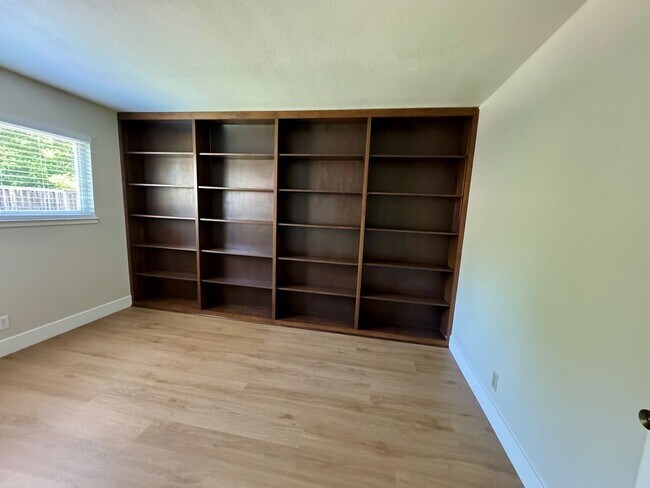 Building Photo - Charming Single-Story Home 4 bed 2 bath in Pleasanton’s Desirable Birdland Neighborhood