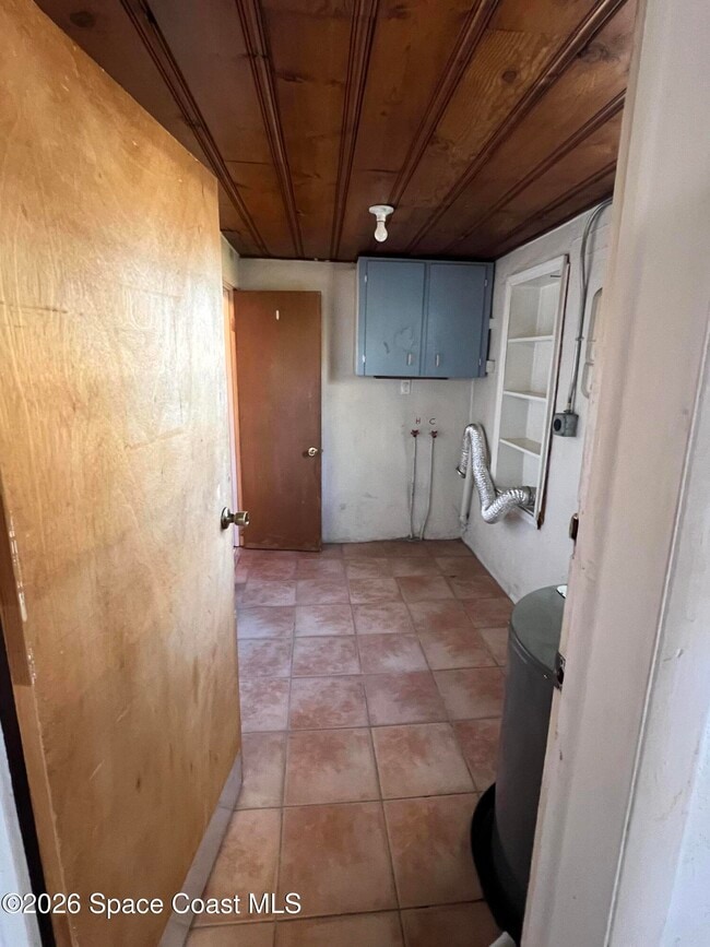 Building Photo - 441 Vickers St