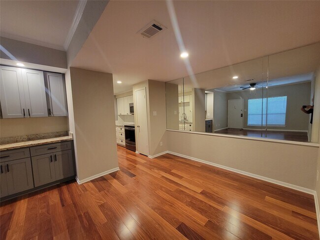 Building Photo - 5711 Sugar Hill Dr