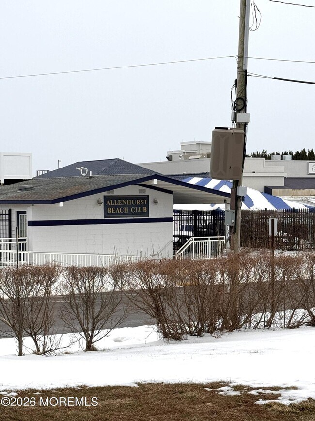 Building Photo - 16 Corlies Ave