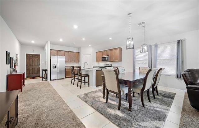 Building Photo - 636 Lazy River Dr