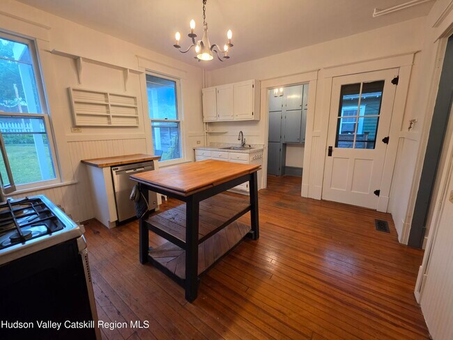 Building Photo - 159 Green St