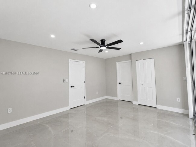Building Photo - 14124 SW Kendale Lakes Cir