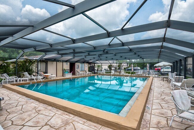 Building Photo - IDEAL CENTRAL LOCATION IN PORT CHARLOTTE
