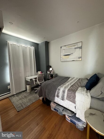 Building Photo - 322 S 11th St