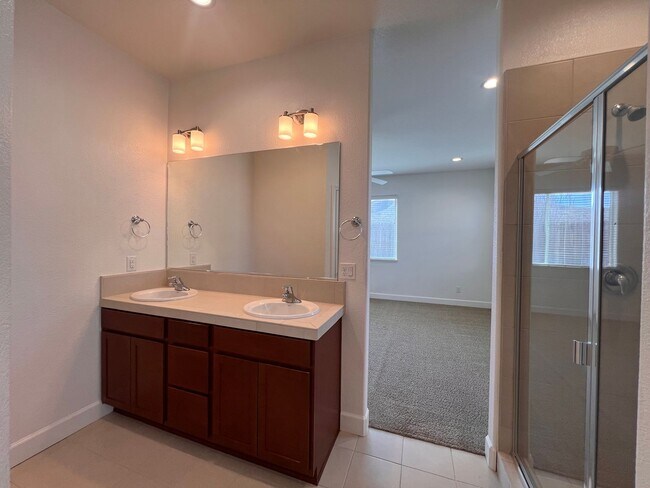 Building Photo - Spacious 3 bedroom home in Fernley