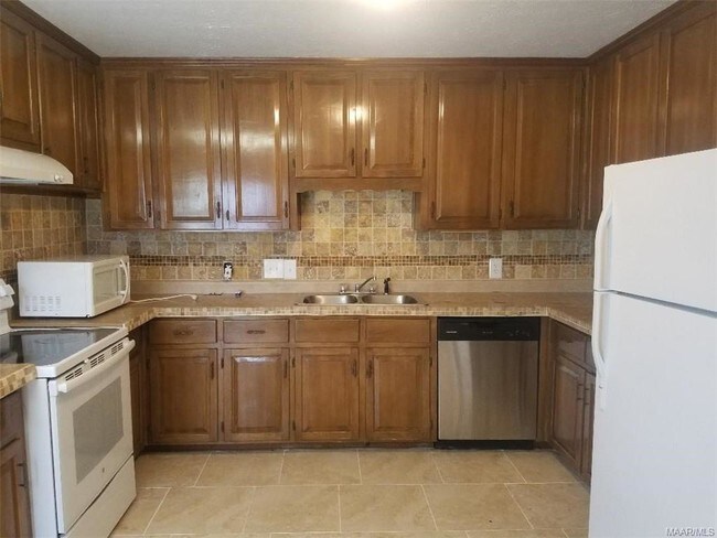 Building Photo - 1811 Young Farm Rd