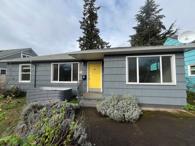 Building Photo - Cozy 3 bed 1 bath Home in Brentwood-Darlin...