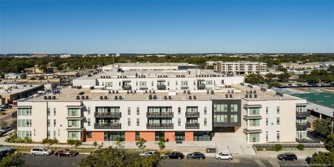 Building Photo - 5310 Helen St