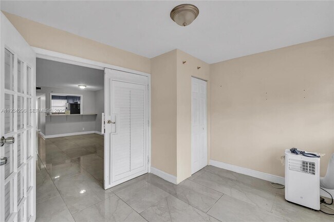 Building Photo - 4760 Lucerne Lakes Blvd W