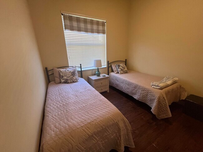 Building Photo - 9201 Wentworth Ln