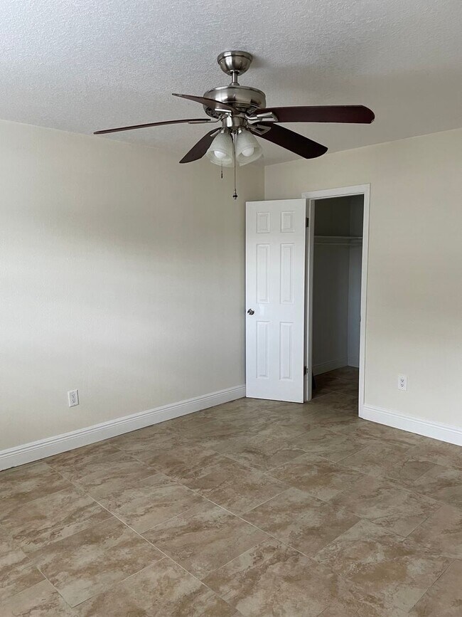 Building Photo - 2 Bedroom 2 Bathroom Condo in The Villas of Orlando