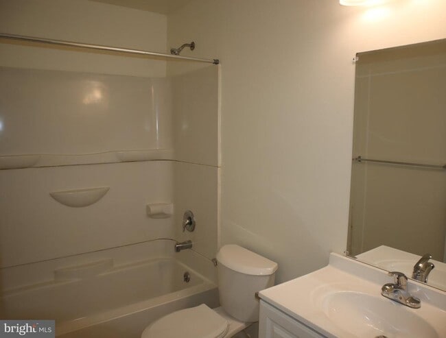 Building Photo - 1007 Kent Ave