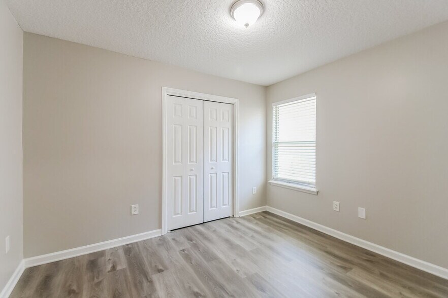 Building Photo - 2507 Creekfront Dr