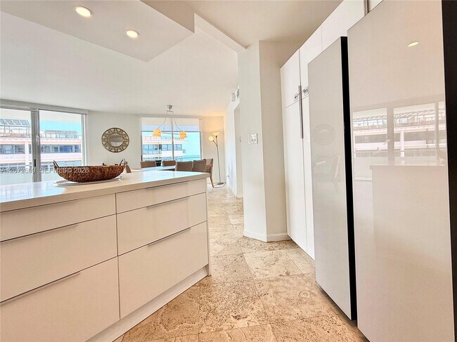 Building Photo - 5161 Collins Ave