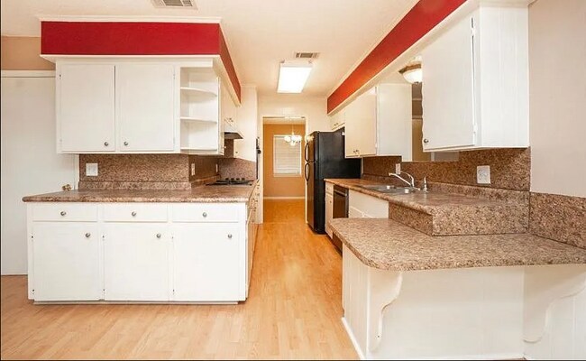 Building Photo - 1203 Blueridge Pky