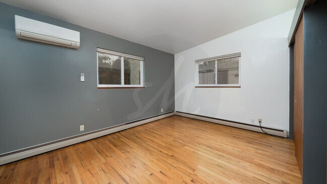 Building Photo - Modernized Mid Century Home Near Broadmoor