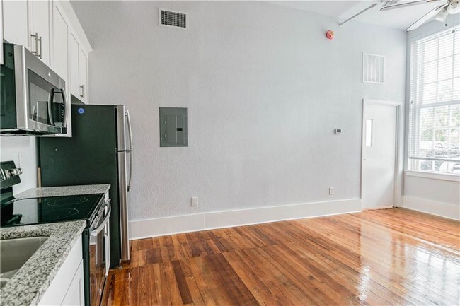 Building Photo - 1090 10th St N