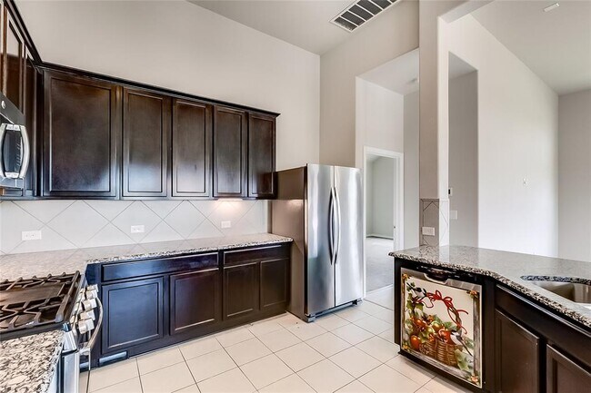 Building Photo - 505 Palmilla St
