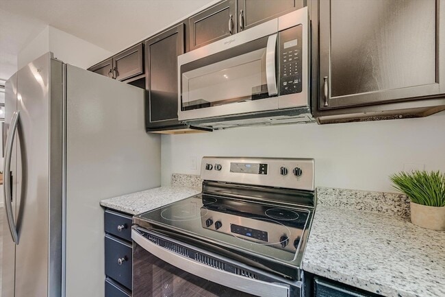 Building Photo - 6913 Shannon Dr