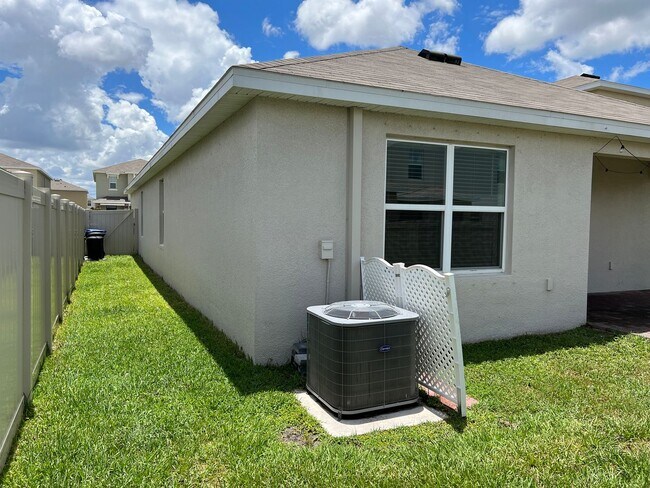 Building Photo - 3 Bedroom 2 Bath Single-Family Home (Garden Village)