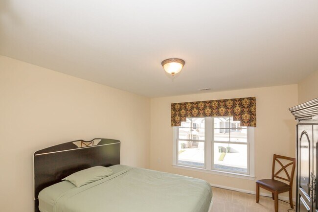 Building Photo - Updated Condo in Norfolk