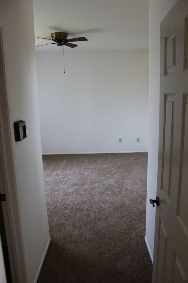 Building Photo - 3Bed/2.5Bath off Poinsettia in Carlsbad!~ ...
