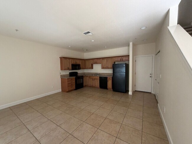 Building Photo - 165 Lancaster Dr