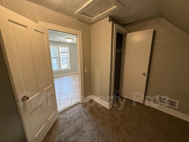 Building Photo - 3806 W Rohr Ave