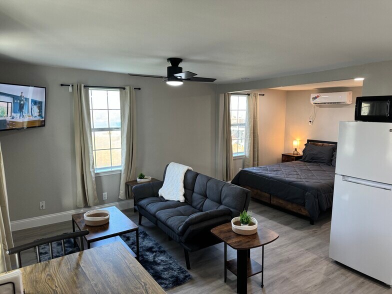 Building Photo - 5202 County Road 469