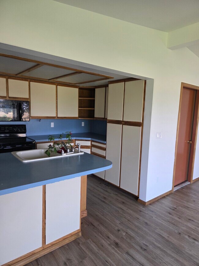 Building Photo - 2215 Terrace Dr