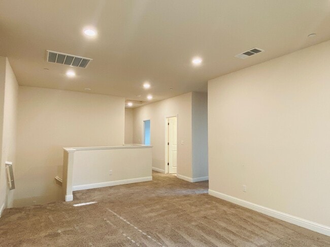 Building Photo - $3,195 Leonard & Shaw, 5 Beds - Alamos Ave...