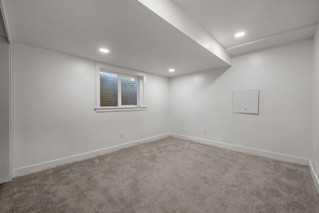 Building Photo - 509 Mansfield Ave S