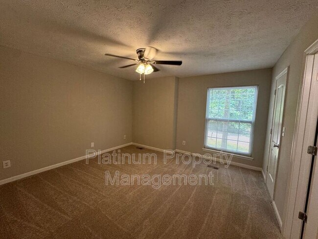 Building Photo - 270 Splitwood Ln
