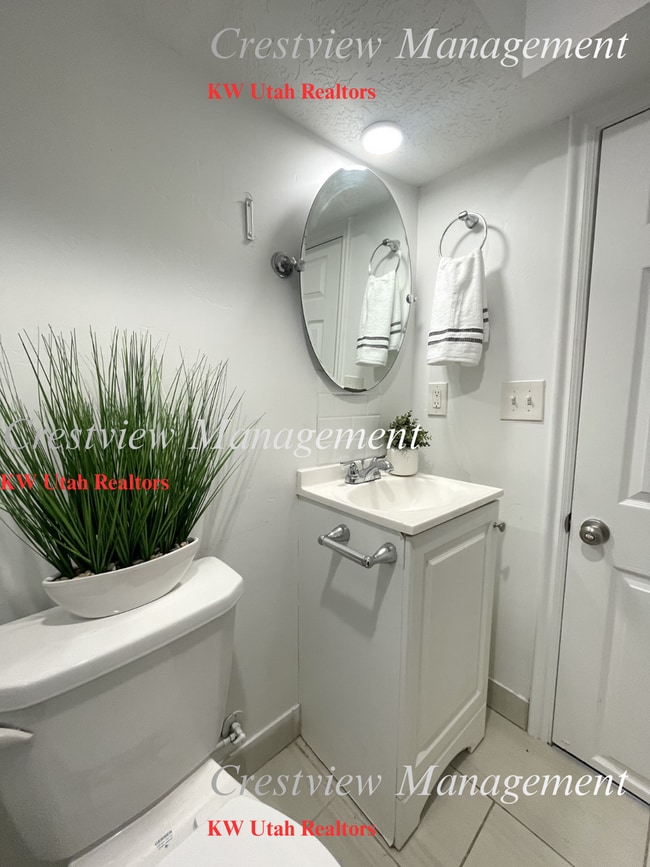 Building Photo - Martin Triplex