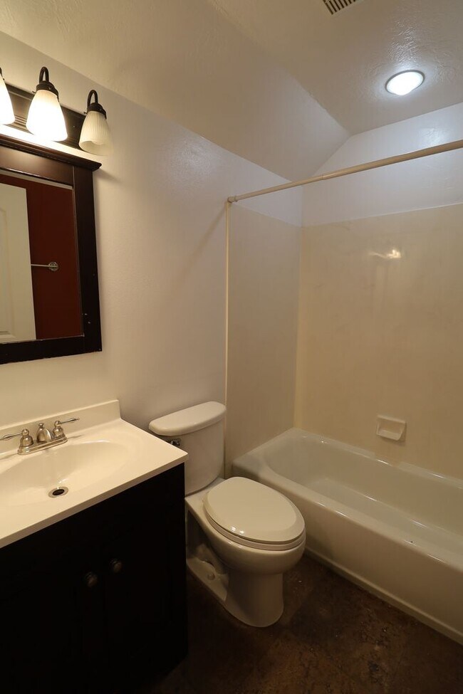 Building Photo - Large Pet Friendly House in the Foothills of Provo
